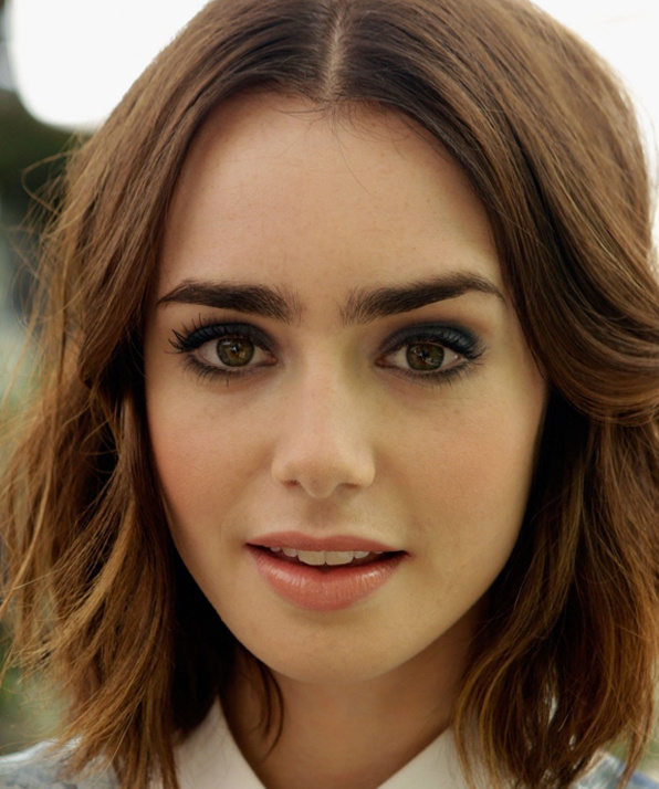 Лили Коллинз